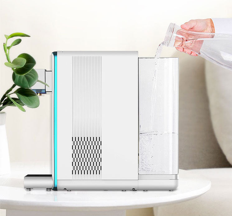 Auftisch-Umkehrosmoseanlage mit Wasserstoff-Ionisator und Heißwasserfunktion ohne Festwasseranschluss